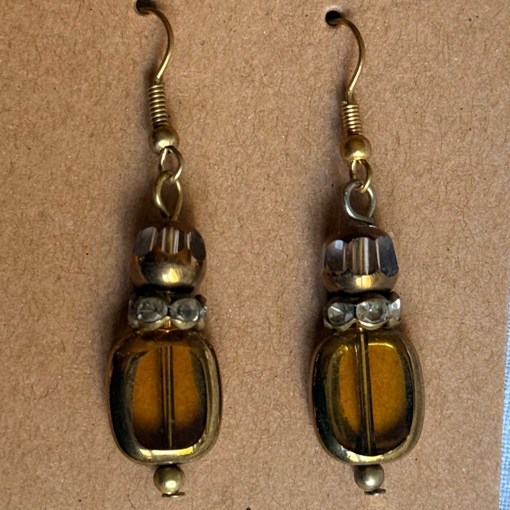 Dangling elegant hanging earrings with crystals